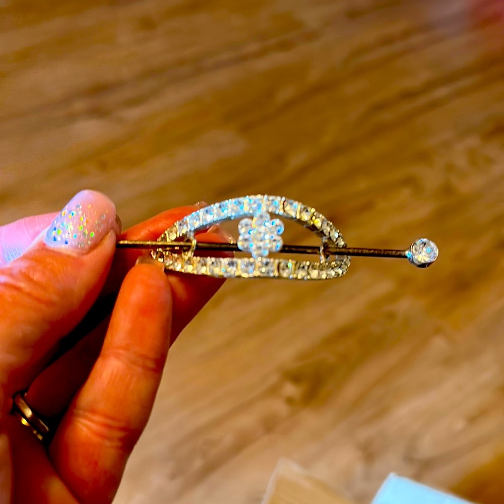 Sparkly crystal hair clip